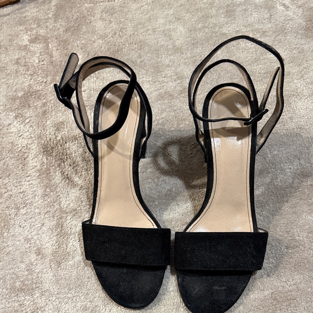 Vero Cuoio Black Suede Heels